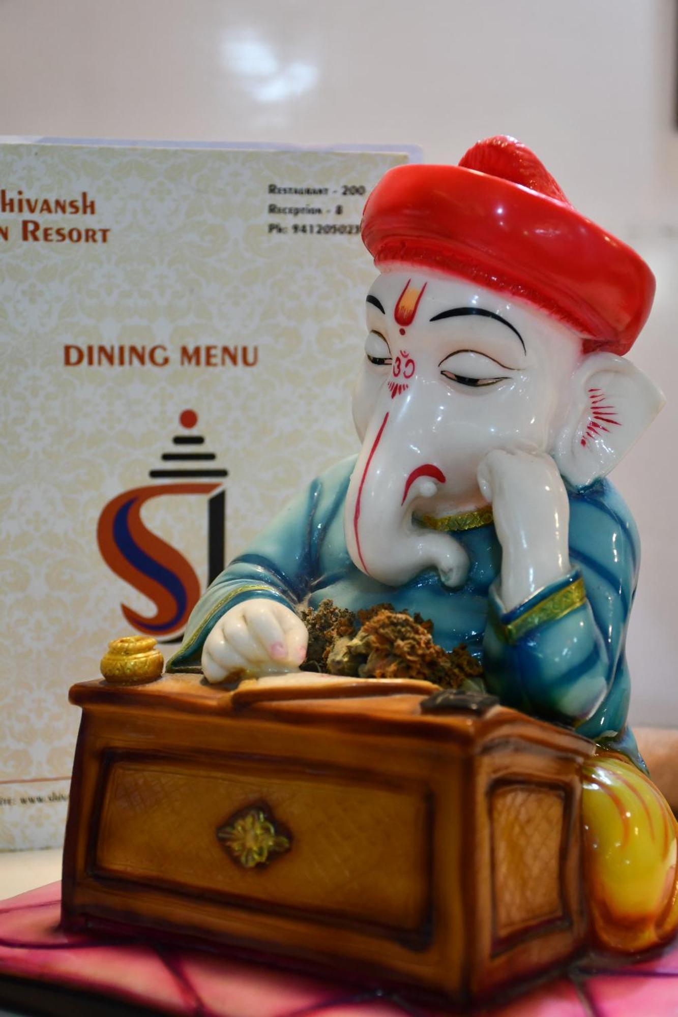 Shivansh Inn Resort Risikés Kültér fotó